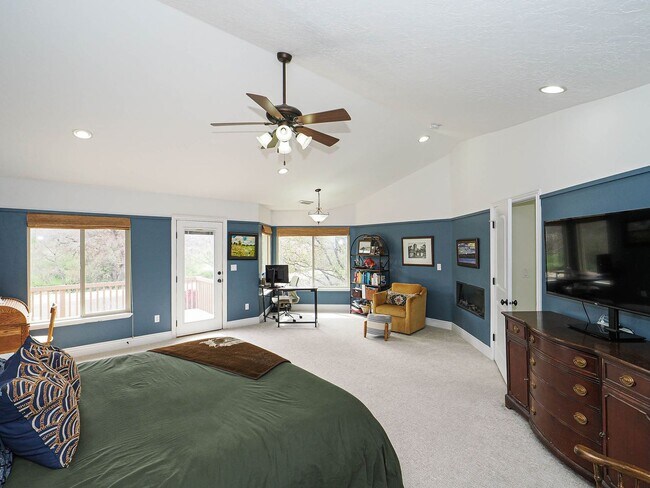 Building Photo - 4 Bedroom, 2.5 bathroom Bluffdale Home