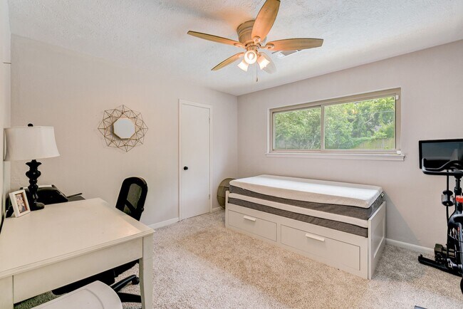 Building Photo - 10707 Piping Rock Ln