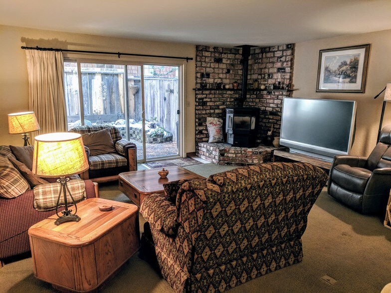 Living - 845 Southwood Blvd