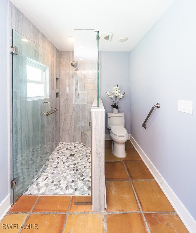 Building Photo - 374 14th Ave S