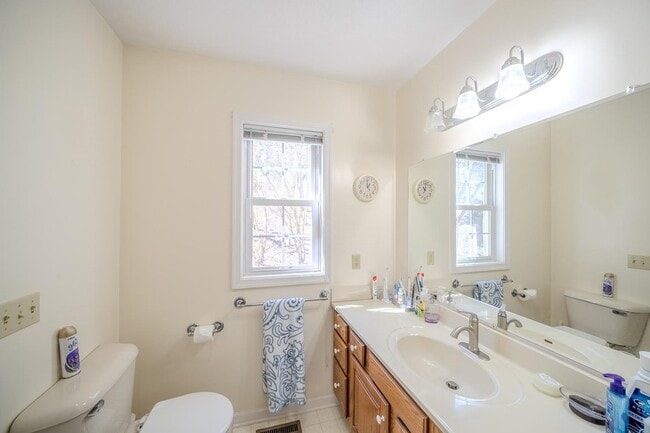 Building Photo - 474 Diana Ct