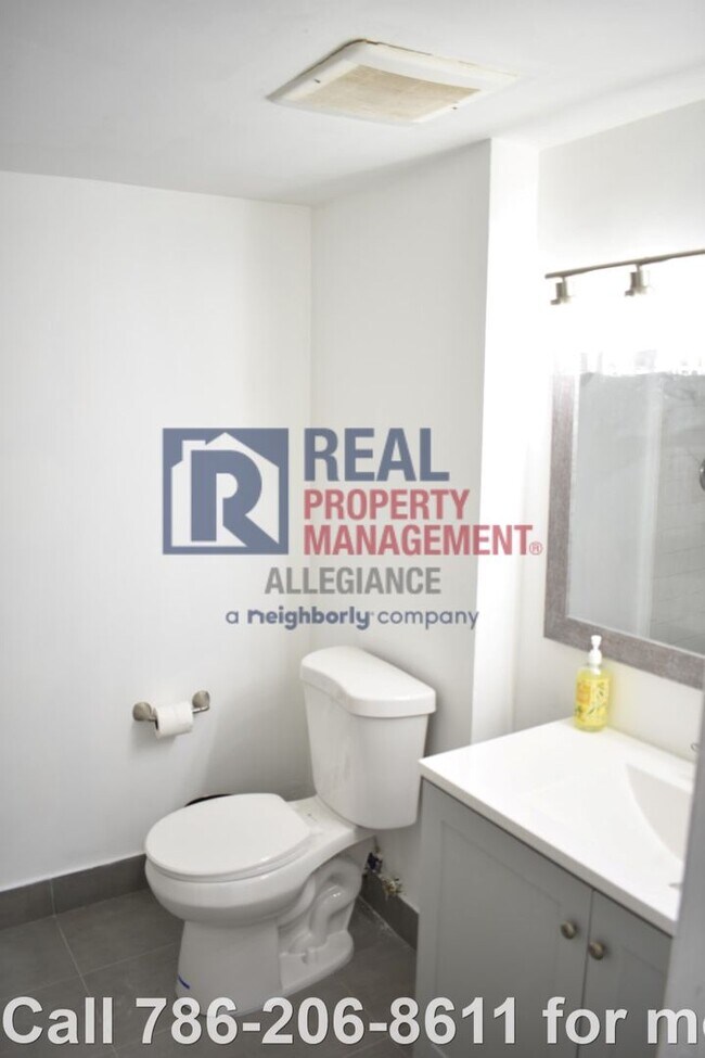 Building Photo - Modern Charm: Newly Renovated 2 Bed 2 Bath...