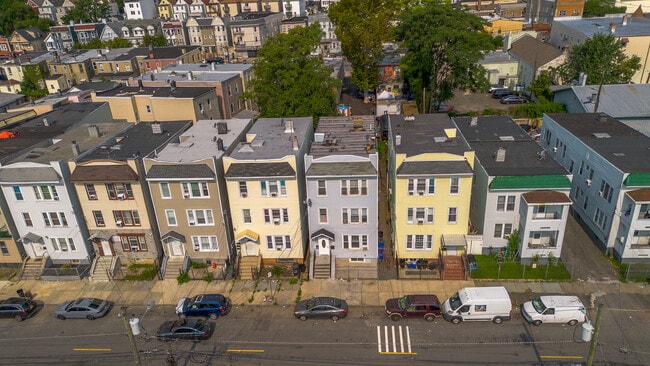 Building Photo - 422 Woodside Ave