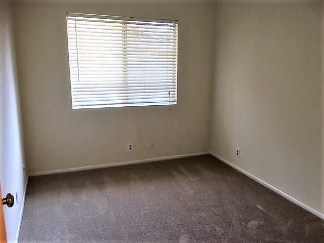 Building Photo - Great location! 2 bed 2 bath Simi Valley condo!