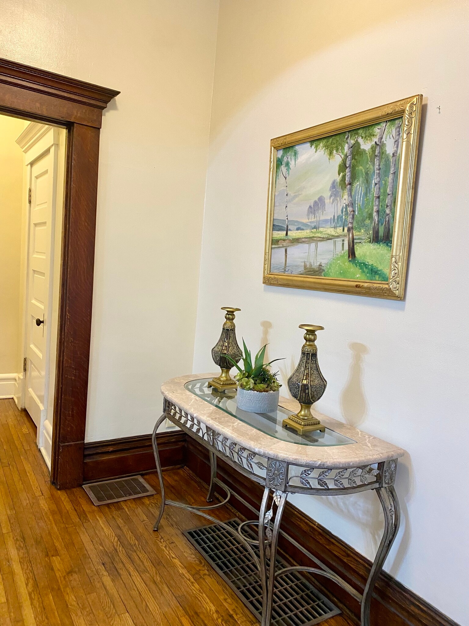 Entry hallway - 1374 Neil Ave