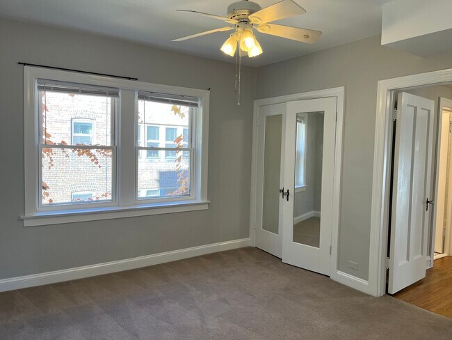 Building Photo - 8906 Ewing Ave