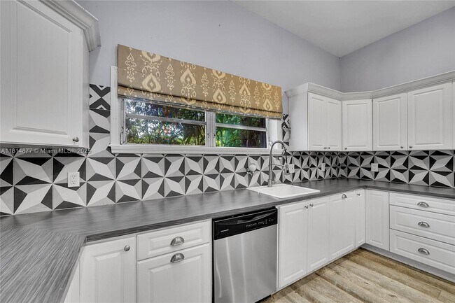 Building Photo - 12101 SW 68th Ct