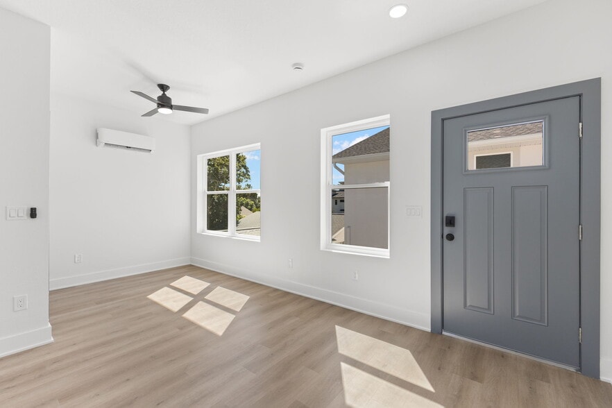 Building Photo - 2523 13th Ave N