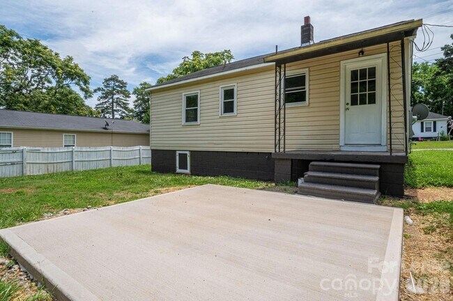 Building Photo - 913 Edgemont Ave