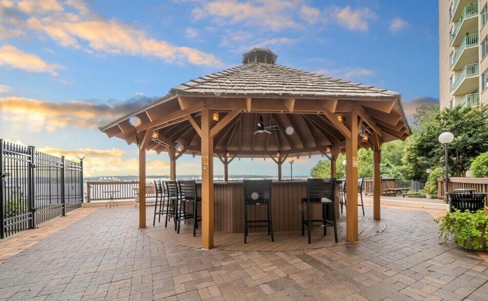 Tiki bar - 501 Slaters Ln