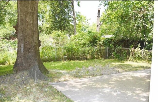 Building Photo - 7913 Woodlyn Rd