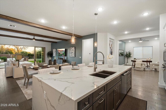 Building Photo - 7403 W Lisbon Ln