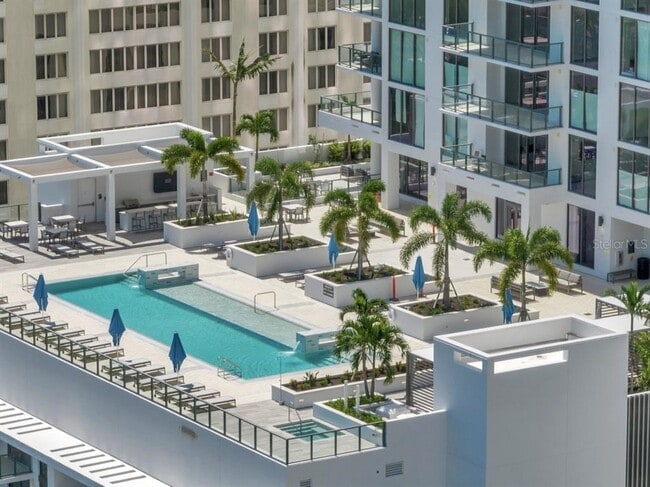 Building Photo - 301 1st St S