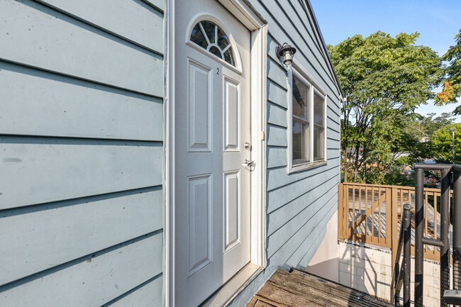Building Photo - Charming and Private 1 Bedroom- Thursday 7...