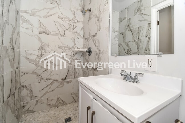 Building Photo - 2835 Belair Rd W