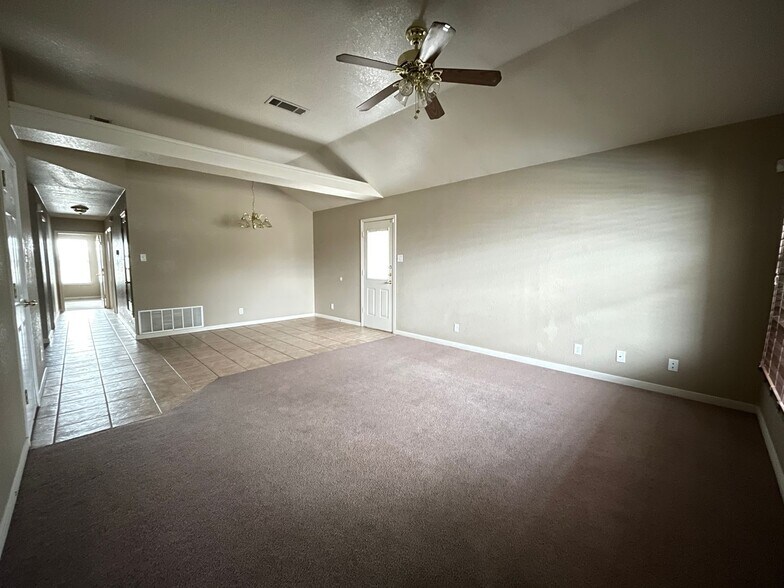 Building Photo - 4702 John David Dr