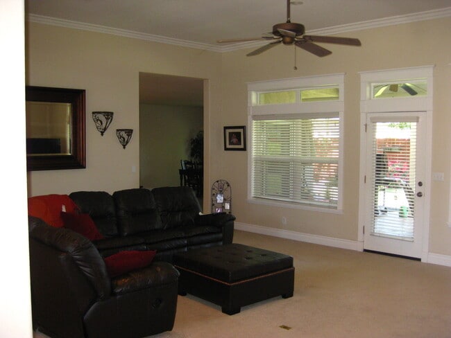 Building Photo - 2500 Sq Ft in Great Neighborhood Near Schools and Bidwell Park!