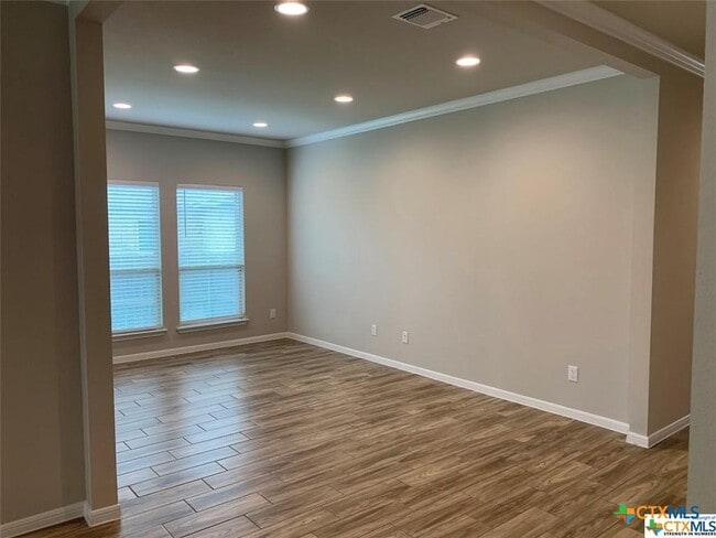 Building Photo - 515 Salt Lick Dr