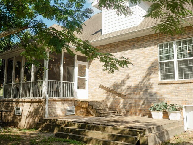 Building Photo - 2500 Sand Dunes Dr