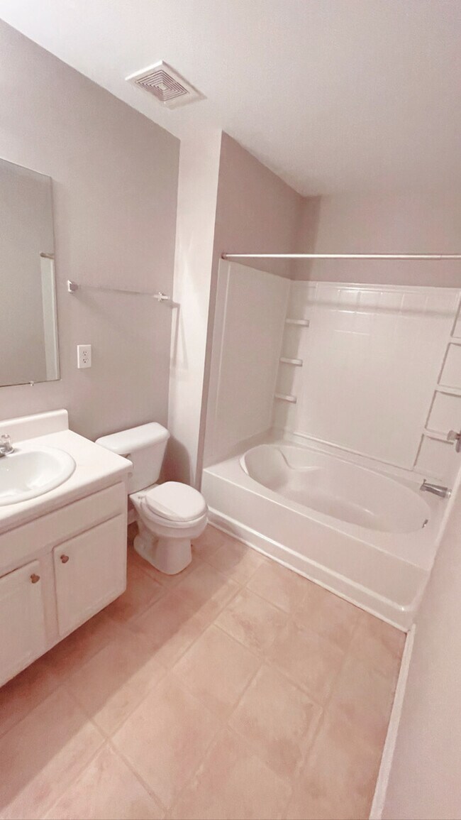 Master Bathroom (3rd FL) - 6895 Slate Stone Way SE