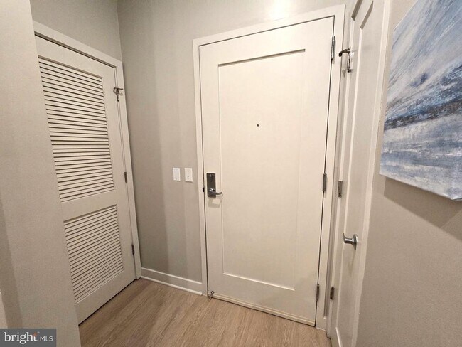 Building Photo - 1320 Fenwick Ln