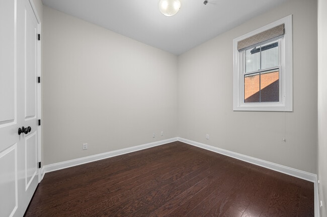 Building Photo - 1600 Kaufer Ln