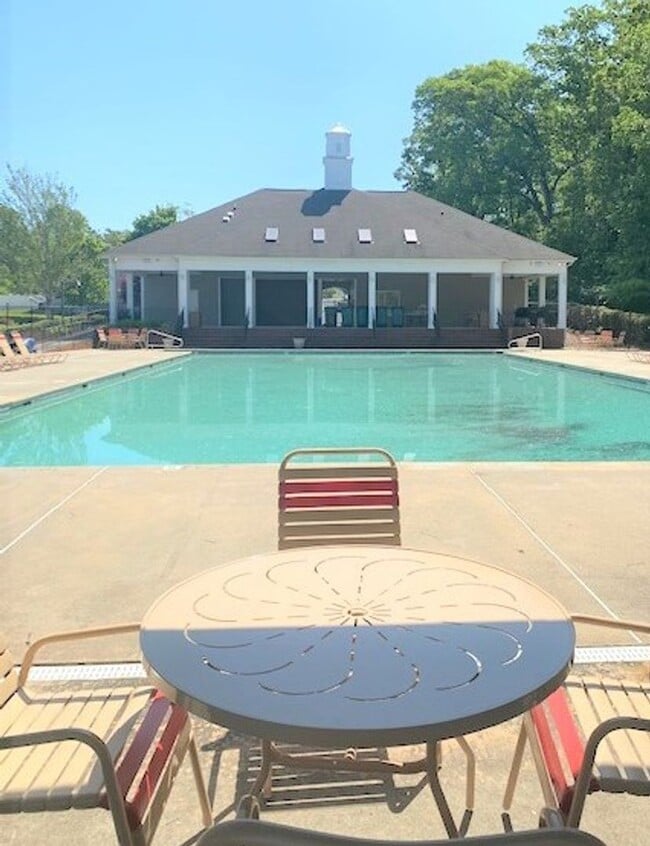 Building Photo - End Unit Townhome!  Over 1500 Sq Ft!  Harr...