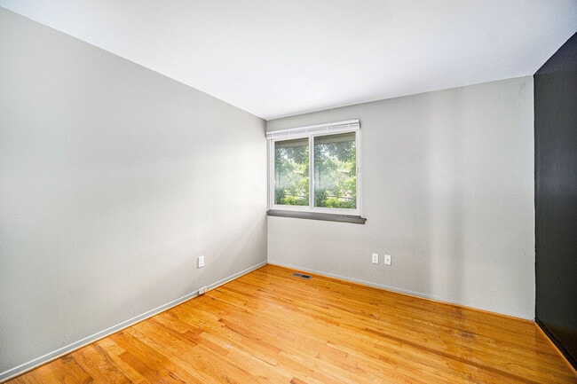 Building Photo - 1020 Traver Ct