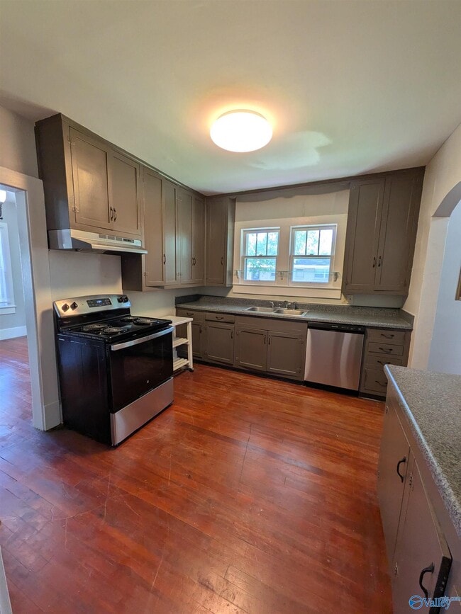 Building Photo - 2404 Whitesburg Dr