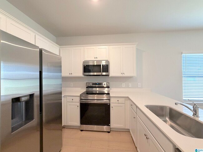 Building Photo - 22869 Dashwood Ln