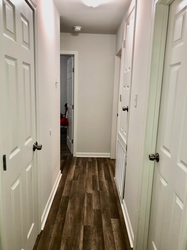 Building Photo - 3649 Meadowdale Dr