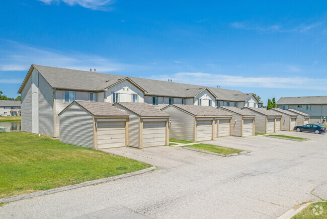 Building Photo - Pebble Creek