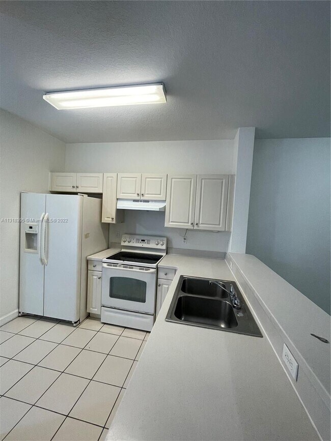 Building Photo - 4130 Napoli Lake Dr
