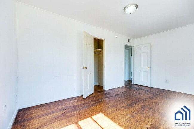 Building Photo - 107 Belaire Ave