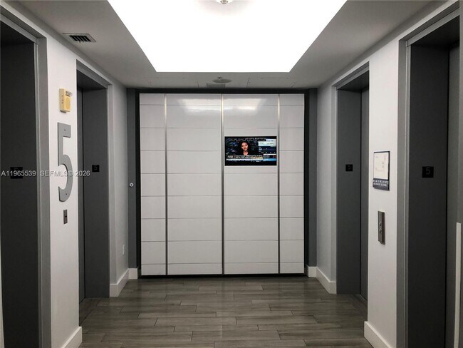 Building Photo - 300 S Australian Ave