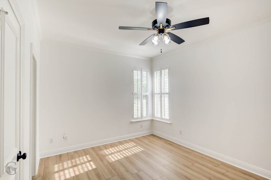 Building Photo - 316 Autumn Ridge Dr