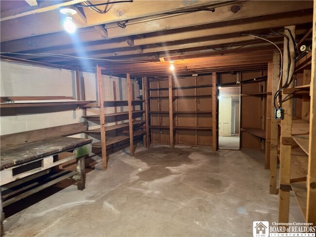 Building Photo - 32 Maple St