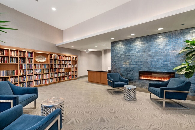 Building Photo - 420 E Waterside Dr