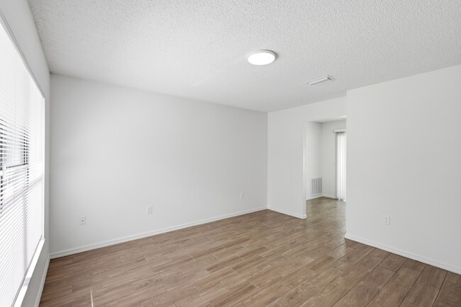 Building Photo - 30850 Cherokee Ave
