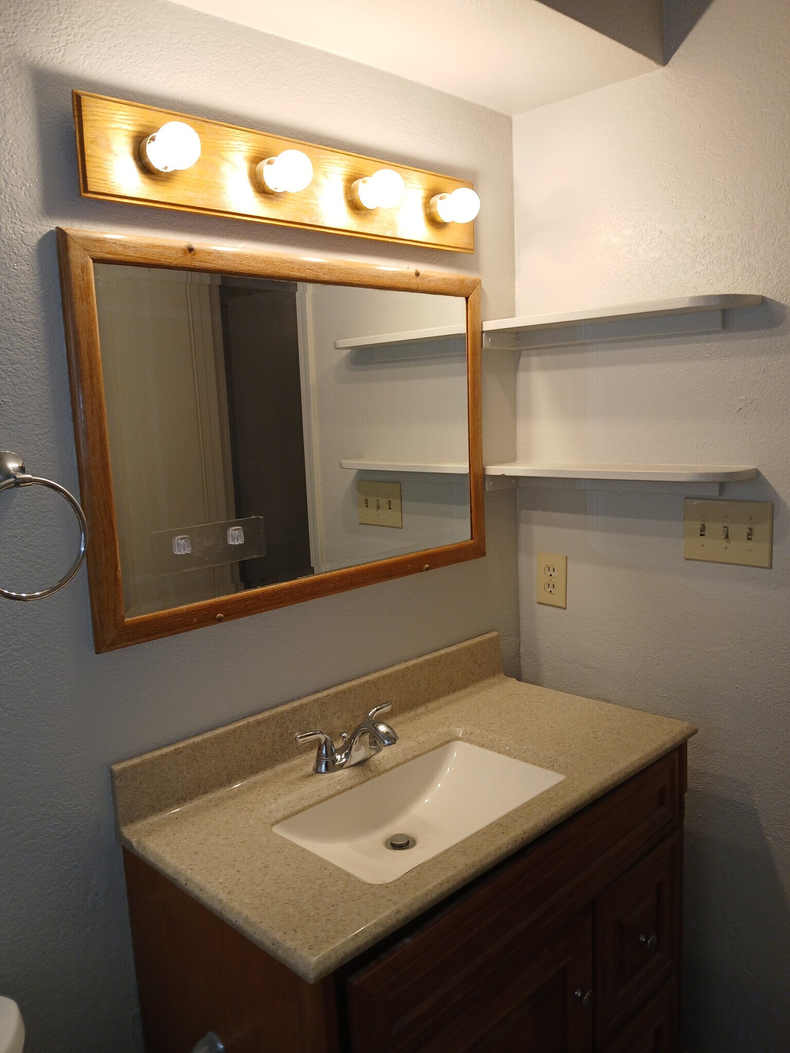 Building Photo - 2911 Featherston Avenue