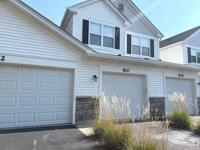 Primary Photo - 810 Woodewind Dr