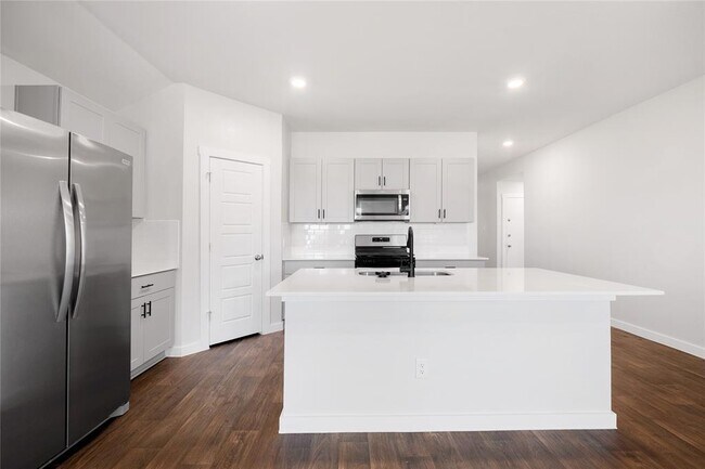 Building Photo - 645 Jane Long Dr