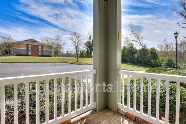 Building Photo - 320 Peachtree St