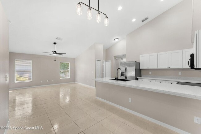 Building Photo - 158 Empress Ave