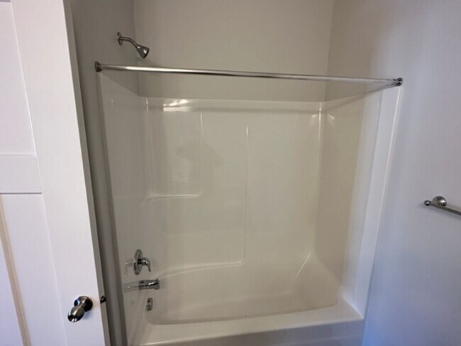 Building Photo - Gorgeous Condo!