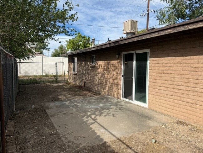 Building Photo - 163-171 N Coulson St