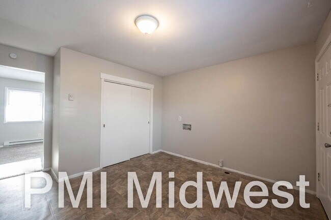 Building Photo - "Charming 2-Bedroom Retreat with 800 Sq. Ft. of Comfort in New Palestine!"