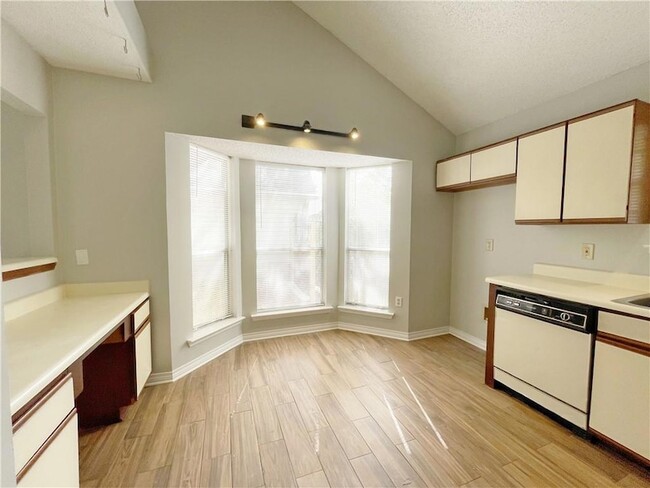 Building Photo - 360 E Suncrest Loop