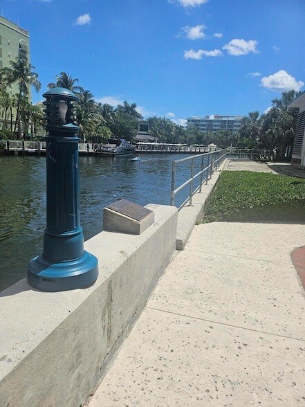 Building Photo - 520 SE 5 Ave