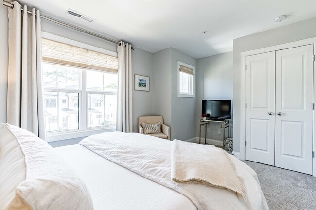 Building Photo - 6801 Milligan Way